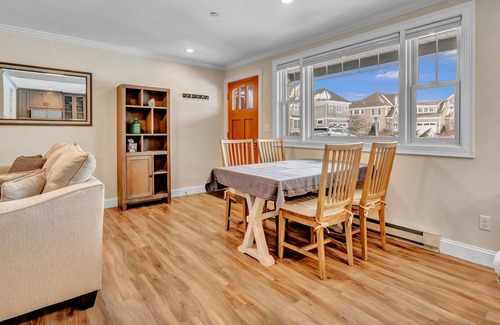 Pine Point Eigentumswohnung | These luxury condos are located directly on the white sands of Pine Point Beach