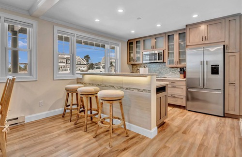 Pine Point Eigentumswohnung | These luxury condos are located directly on the white sands of Pine Point Beach