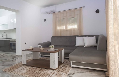 Ampelokipoi-Menemeni Wohnung | Thessaloniki Luxe Suite, Chrysa's Private Getaway