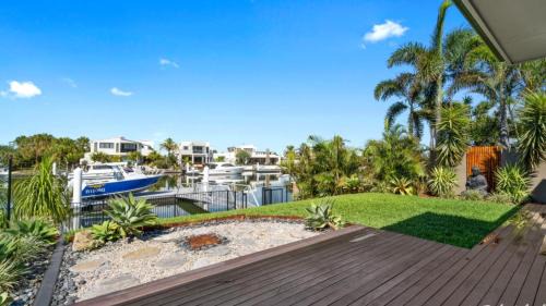 Banksia Beach Haus | Think Elegant & Luxury