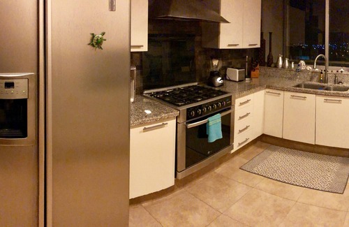 Ixtapa Eigentumswohnung | Diese 2200sf Einheit ist nur wenige Schritte vom Strand entfernt und verfügt über einen atemberaubenden Blick auf den Sonnenuntergang.