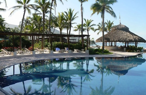 Ixtapa Eigentumswohnung | Diese 2200sf Einheit ist nur wenige Schritte vom Strand entfernt und verfügt über einen atemberaubenden Blick auf den Sonnenuntergang.