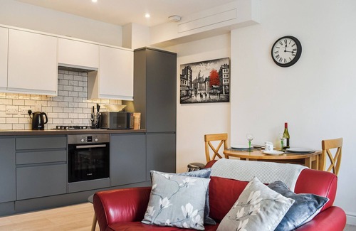 Bradford-on-Avon Hütte | This apartment has it all.