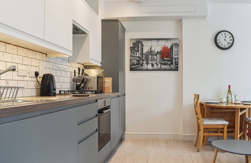 Bradford-on-Avon Hütte | This apartment has it all.