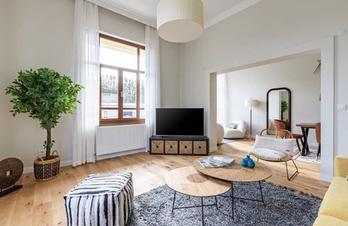 Tophane Wohnung | This apartment is a 2 bedroom(s), 2 bathrooms, located in Beyoğlu, İstanbul.