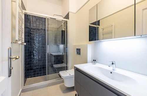 Tophane Wohnung | This apartment is a 2 bedroom(s), 2 bathrooms, located in Beyoğlu, İstanbul.