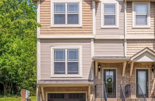 West Meade Eigentumswohnung | This condominium is a 2 bedroom(s), 3 bathrooms, located in Nashville, TN.