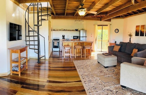 Alta Vista Hütte | This cottage is a 1 bedroom(s), 1 bathrooms, located in Hummingbird Ridge, Hummingbird Highway.