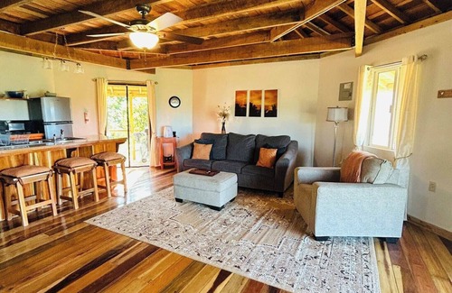 Alta Vista Hütte | This cottage is a 1 bedroom(s), 1 bathrooms, located in Hummingbird Ridge, Hummingbird Highway.