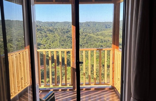 Alta Vista Hütte | This cottage is a 1 bedroom(s), 1 bathrooms, located in Hummingbird Ridge, Hummingbird Highway.