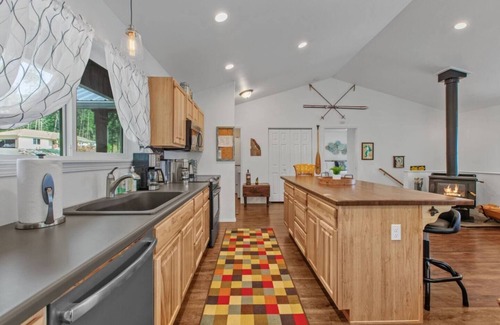 Bayview Haus | This house is a 3 bedroom(s), 2 bathrooms, located in Bayview, ID.