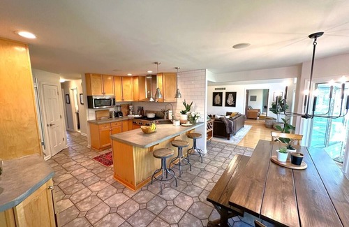 Marion Haus | This house is a 4 bedroom(s), 3 bathrooms, located in Marion, IN.