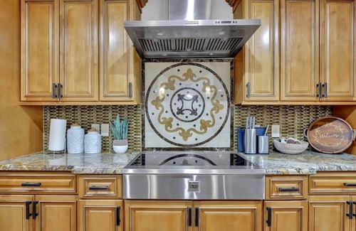 North Brookhaven Haus | This house is a 6 bedroom(s), 4 bathrooms, located in Atlanta, GA.