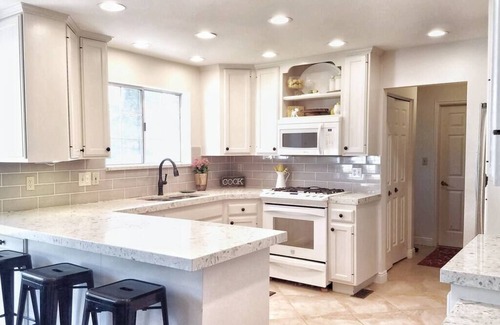 Sandy Haus | 2-br Suite - Mins to Snowbird - prickelnd sauber und geräumig! Kamin!