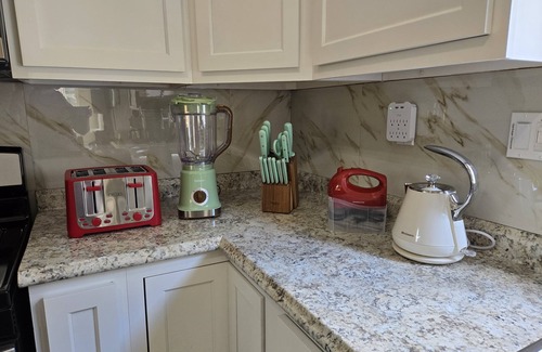 Akron Villa | This Mid century marvel will welcome you with its attention to detail.