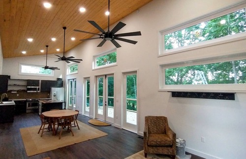 Summertown Haus | This stylish, modern country home is perfect for a getaway in Summertown, TN.