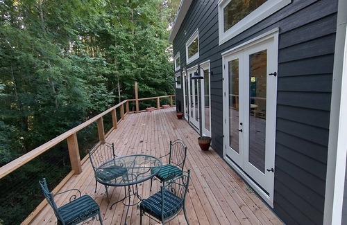 Summertown Haus | This stylish, modern country home is perfect for a getaway in Summertown, TN.