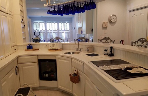 Birdsnest Haus | Thomas Inn Q 6 miles from Cape Charles - double room