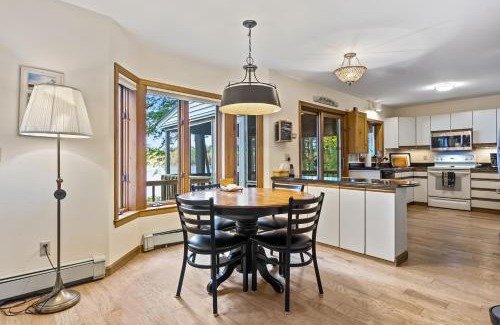 West Poland Haus | Thompson Lake Estate