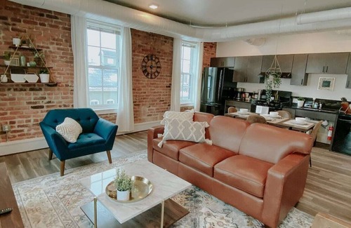 Ypsilanti Haus | ★ Thompson Place: Premier Modern Downtown 2BR Loft
