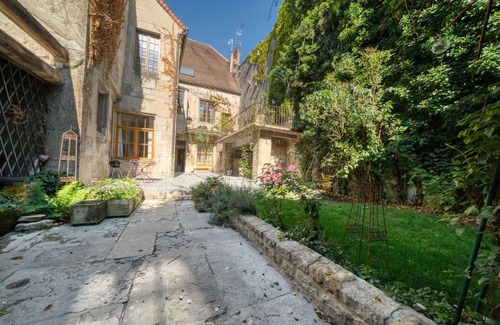 Poligny Wohnung | three apartments on the ground floor of a private mansion dating from 1430