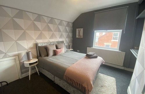 Nottingham Haus | Three bedroom modern apartment within a stones throw from the city centre