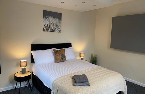 Nottingham Haus | Three bedroom modern apartment within a stones throw from the city centre