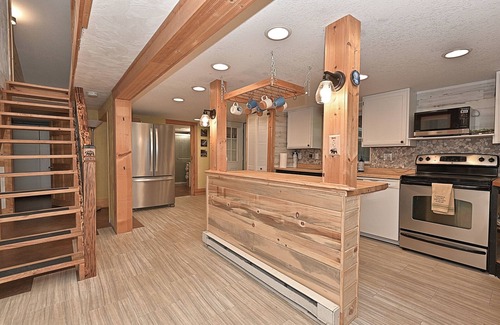 Bovey Haus | Three Bedroom, Two Bathroom Private Lakefront Cabin with Amazing Views of Beautiful Twin Lakes