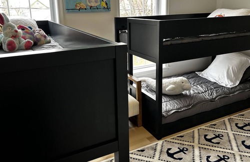 Niantic Haus | Three blocks from popular private beach!