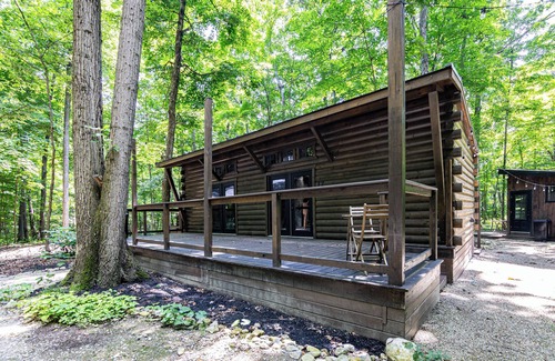 Dola Wohnmobilvermietung | Three Cozy Cabin Retreats nestled in nature