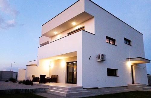 Dunajska Streda Wohnung | Three Diamonds Residence