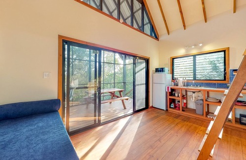 Surfside Kabine | Drei Cabanas im Wald, mit Veranden und Hängematten - zu Fuß zum Strand