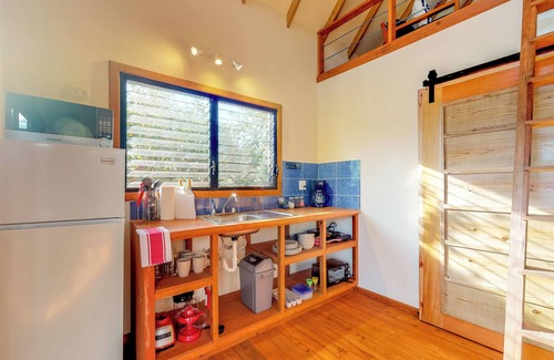 Surfside Kabine | Drei Cabanas im Wald, mit Veranden und Hängematten - zu Fuß zum Strand