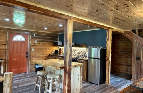 Jasper Kabine | Three Oaks Cabin - A Log Cabin Just 3 Miles East of Jasper on Hwy 74E