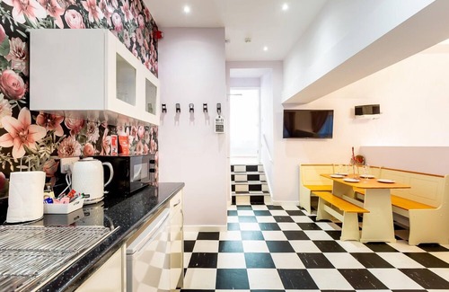 Newcastle-upon-Tyne Wohnung | Apartment-Deluxe-Eigenes Badezimmer-Through the Looking Glass