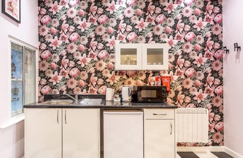 Newcastle-upon-Tyne Wohnung | Apartment-Deluxe-Eigenes Badezimmer-Through the Looking Glass