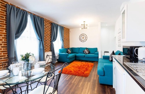 Newcastle-upon-Tyne Wohnung | Apartment-Deluxe-Eigenes Badezimmer-Through the Looking Glass