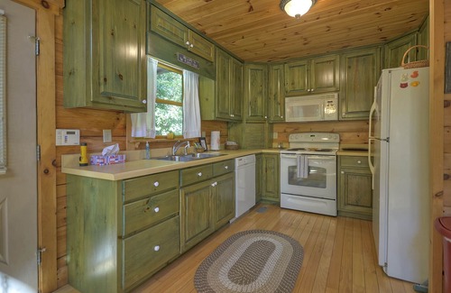 Walnut Mountain Kabine | Gemütlicher und romantischer Rückzugsort mit Blick auf 10ft Wasserfälle