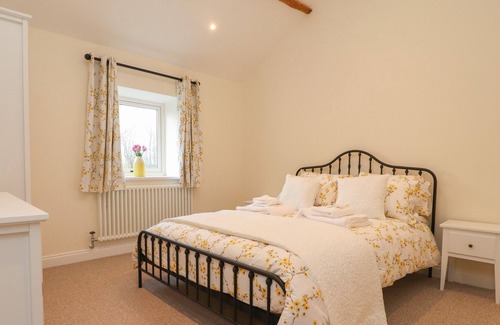 Wesham Hütte | THY OWD STY, pet friendly, with open fire in Kirkham