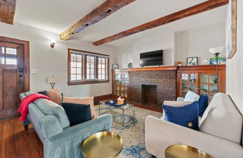Clintonville Haus | Tibet Twins Suites For 12