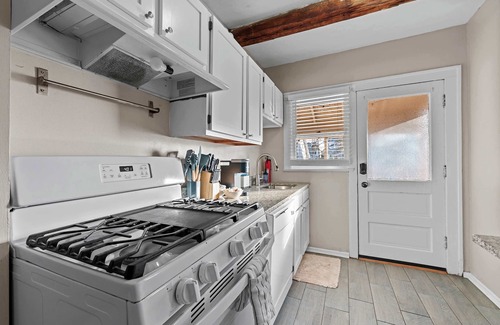 Clintonville Haus | Tibet Twins Suites For 12!