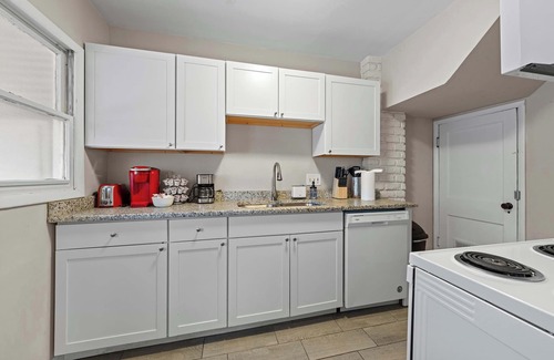 Clintonville Haus | Tibet Twins Suites For 12!