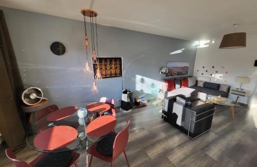 Annemasse Wohnung | Tichnich Appartement - 2 bedrooms - 1 min away from train station