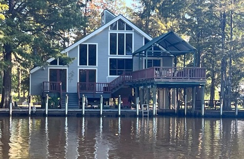 Springfield Haus | Tickfaw River House - sleeps 8- has 5 beds