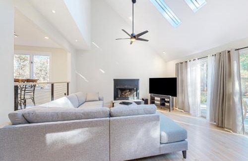 Lagoon Heights Haus | Tiffany's Treasure