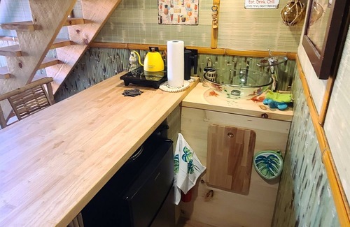 Lakeside Wohnung | Tiki Hut - Tiny Digs Lakeshore