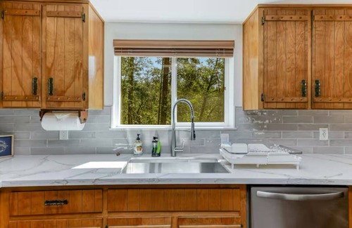 O'Brien Haus | Timber Lodge Tranquil Forest & Easy Lake Access!