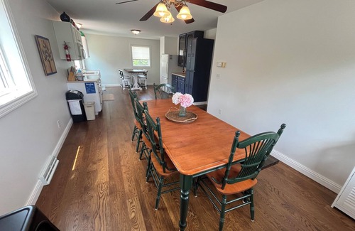 Dyersville Haus | Timberside - A Getaway for the Whole Group