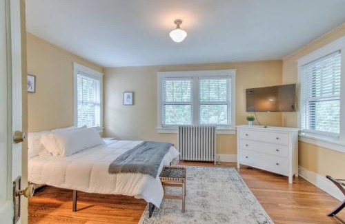 Cooper-Young Historic District Haus | Timeless 1927 Craftsman Cooper Young Guest Quarter