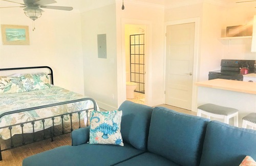 North Palmetto Point Hütte | Ting'um is the Spot to Stay on BANKS ROAD
